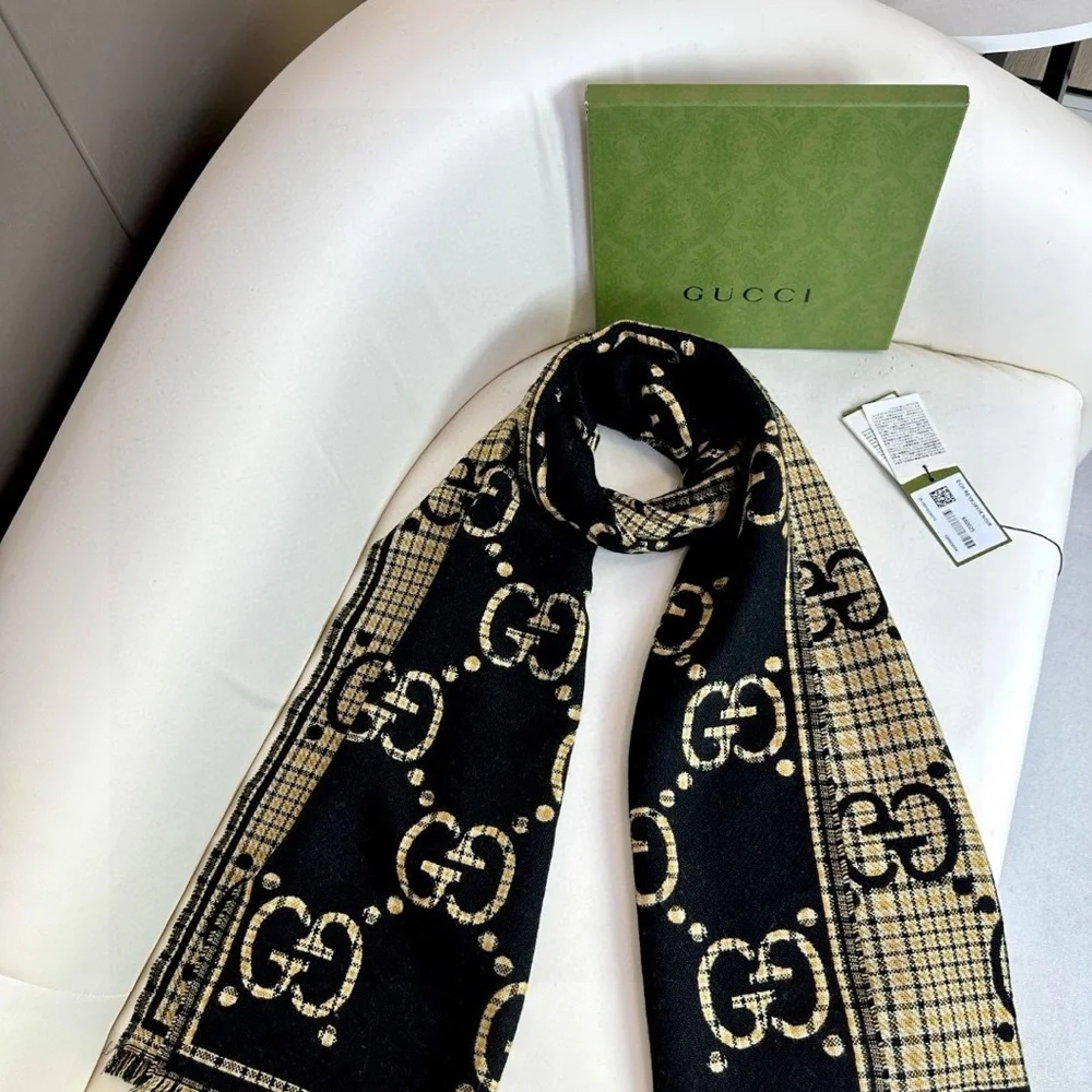 Gucci Women's Scarf in Black and Gold - Picture 2 of 5